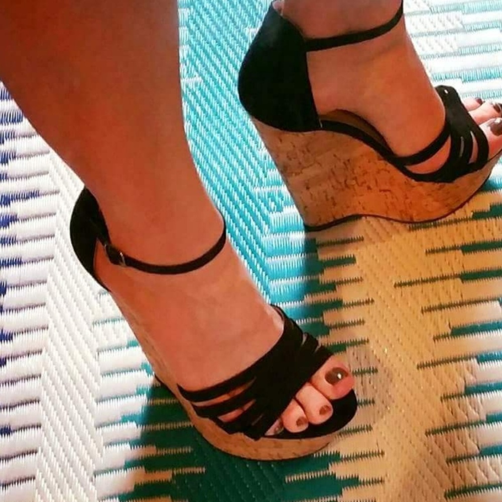 Black and corkscrew wedges